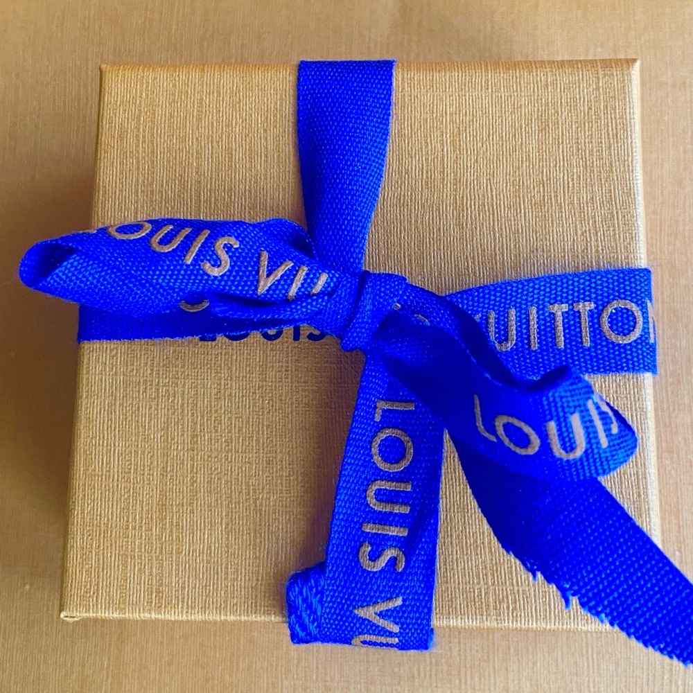 Louis Vuitton New, lock and key necklace. Hard to find! Authentic. - Picture 12 of 12